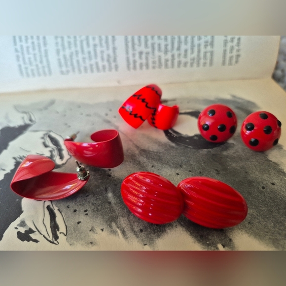 Jewelry - Bundke Of 4 Red Pair Of Earrings
